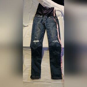 NWOT Gap Maternity Blue Distressed Jeans.  Favorite Jeggings.  Size. 28/6L